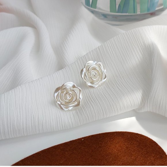 💙💕💕Last one Pearl Flower Stud Earrings - Picture 2 of 15